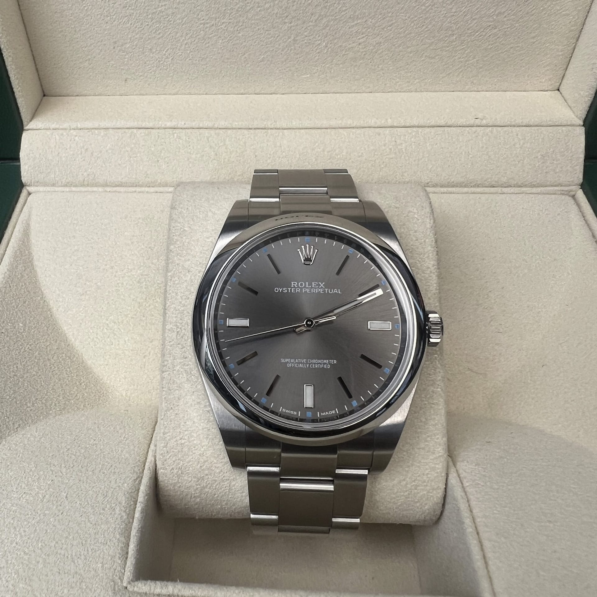 Oyster perpetual 39mm discount rhodium